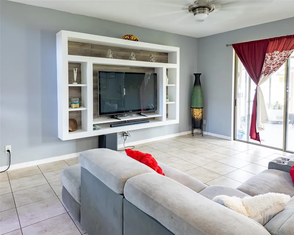 1507 GADSDEN POINT PLACE Ruskin, FL 33570