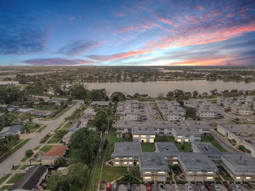 3322 CYNTHIA LANE #208 