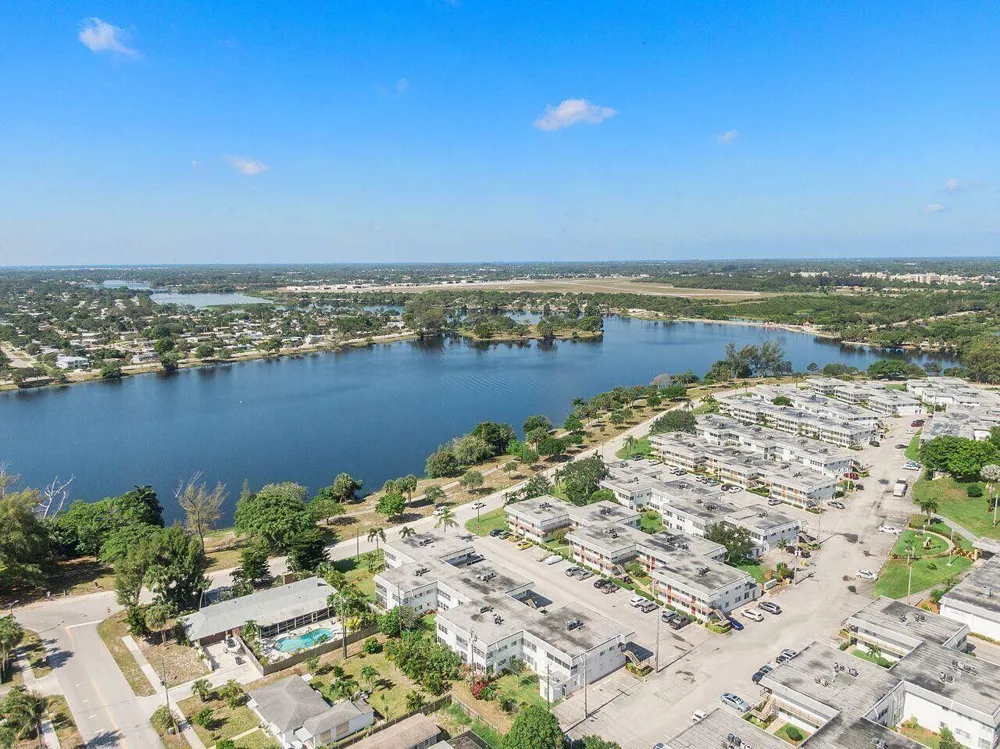 3322 CYNTHIA LANE #208 