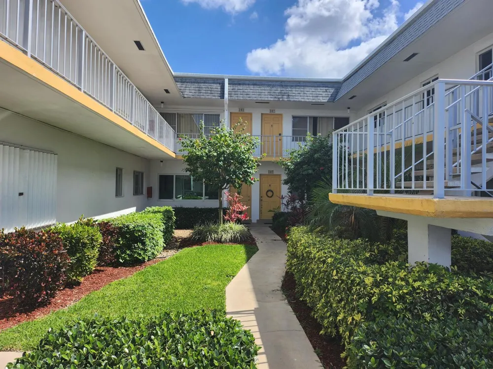 3322 CYNTHIA LANE #208 