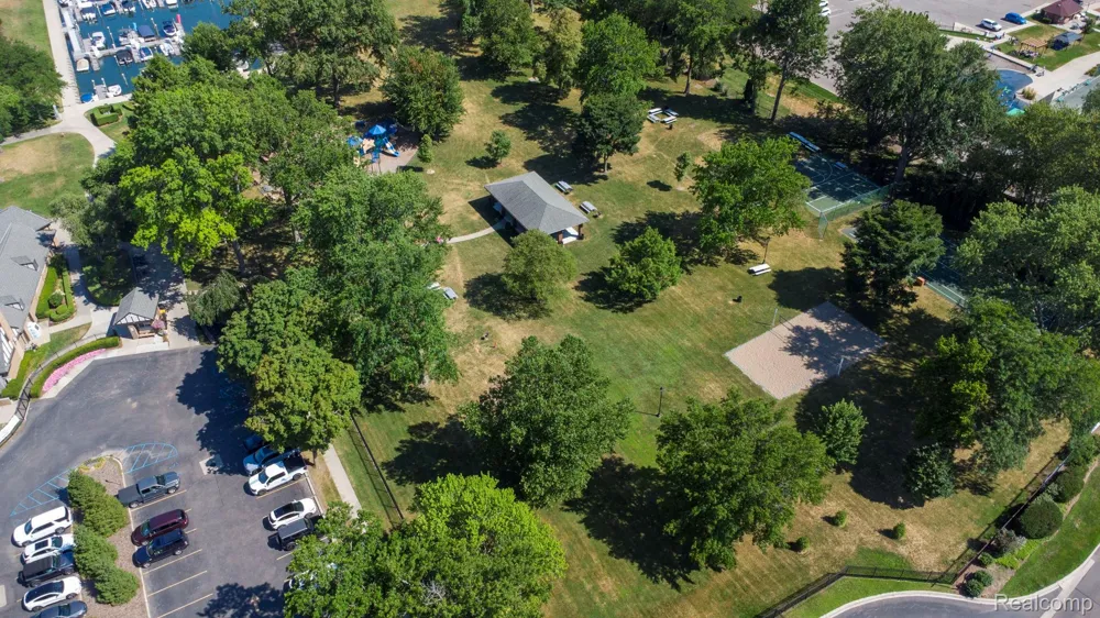 60 Stillmeadow Lane Grosse Pointe City, MI 48236