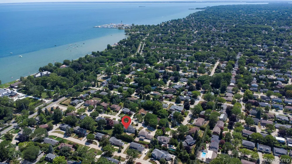 60 Stillmeadow Lane Grosse Pointe City, MI 48236