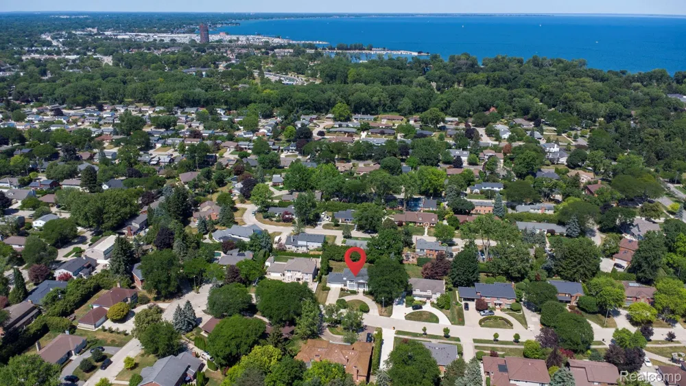 60 Stillmeadow Lane Grosse Pointe City, MI 48236