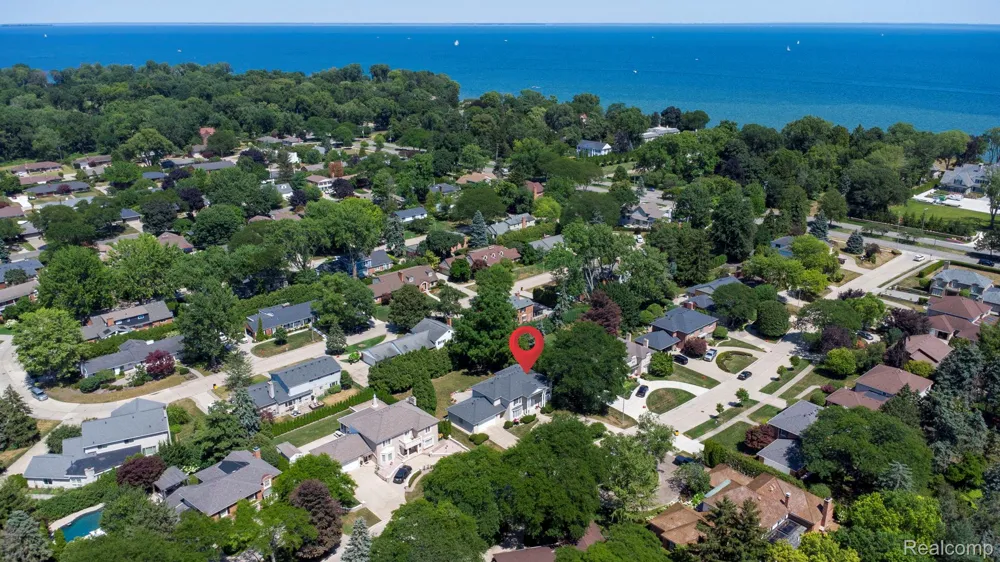 60 Stillmeadow Lane Grosse Pointe City, MI 48236
