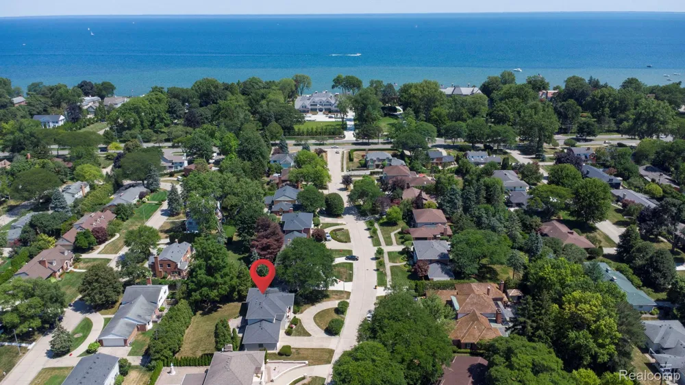 60 Stillmeadow Lane Grosse Pointe City, MI 48236