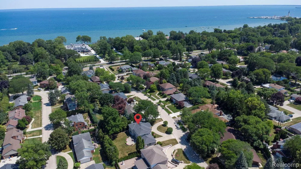 60 Stillmeadow Lane Grosse Pointe City, MI 48236