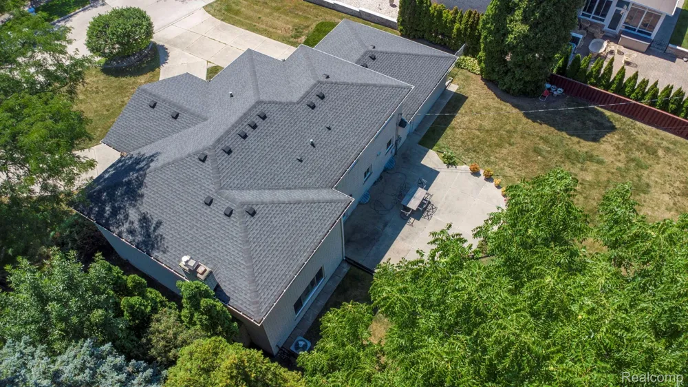 60 Stillmeadow Lane Grosse Pointe City, MI 48236