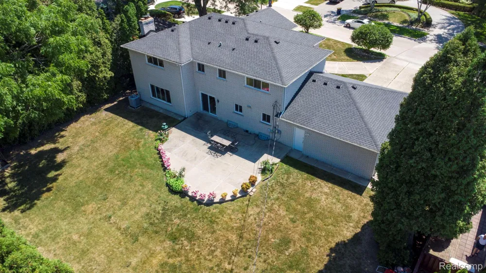 60 Stillmeadow Lane Grosse Pointe City, MI 48236