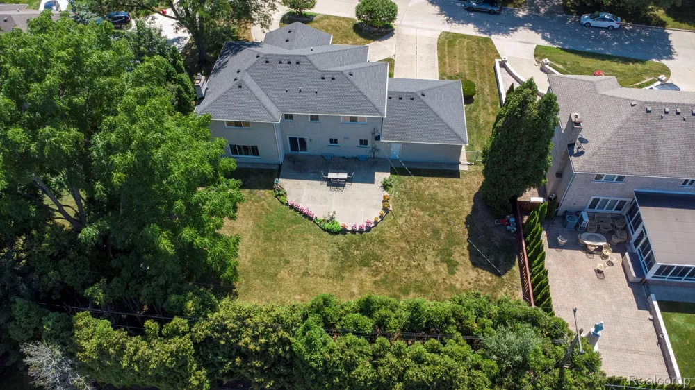 60 Stillmeadow Lane Grosse Pointe City, MI 48236