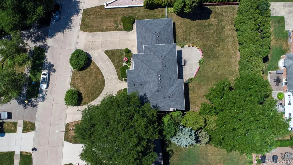 60 Stillmeadow Lane Grosse Pointe City, MI 48236
