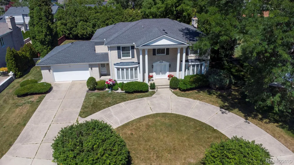 60 Stillmeadow Lane Grosse Pointe City, MI 48236