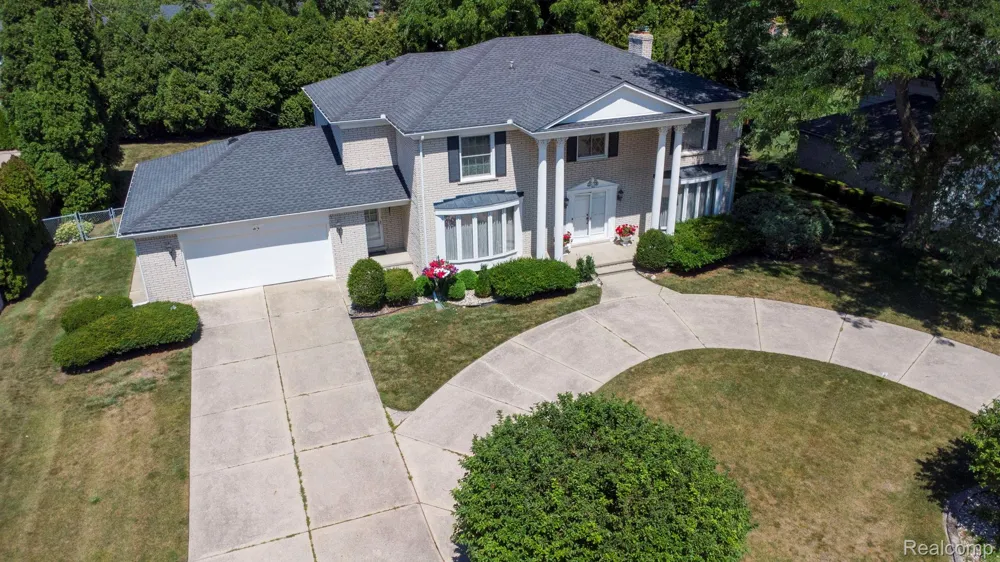 60 Stillmeadow Lane Grosse Pointe City, MI 48236