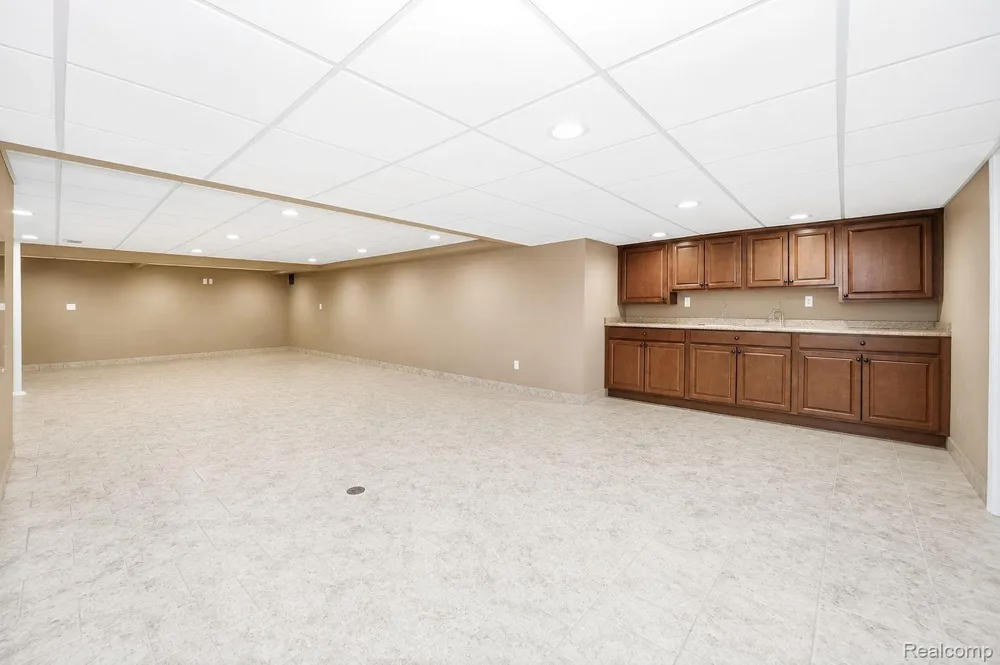 60 Stillmeadow Lane Grosse Pointe City, MI 48236