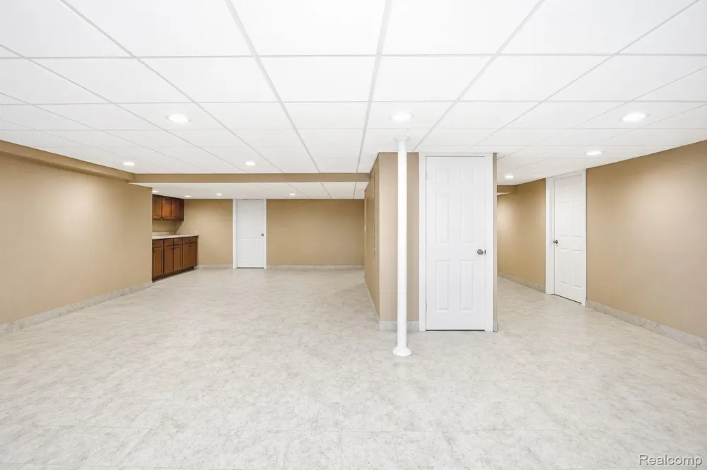 60 Stillmeadow Lane Grosse Pointe City, MI 48236
