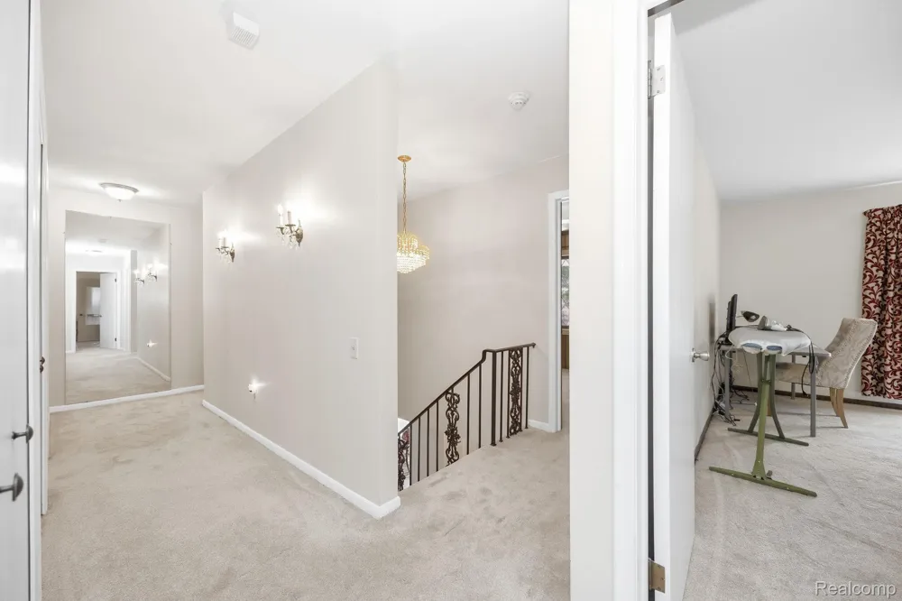 60 Stillmeadow Lane Grosse Pointe City, MI 48236