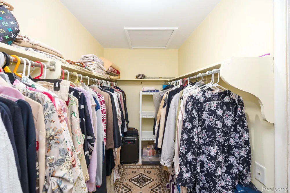 60 Stillmeadow Lane Grosse Pointe City, MI 48236