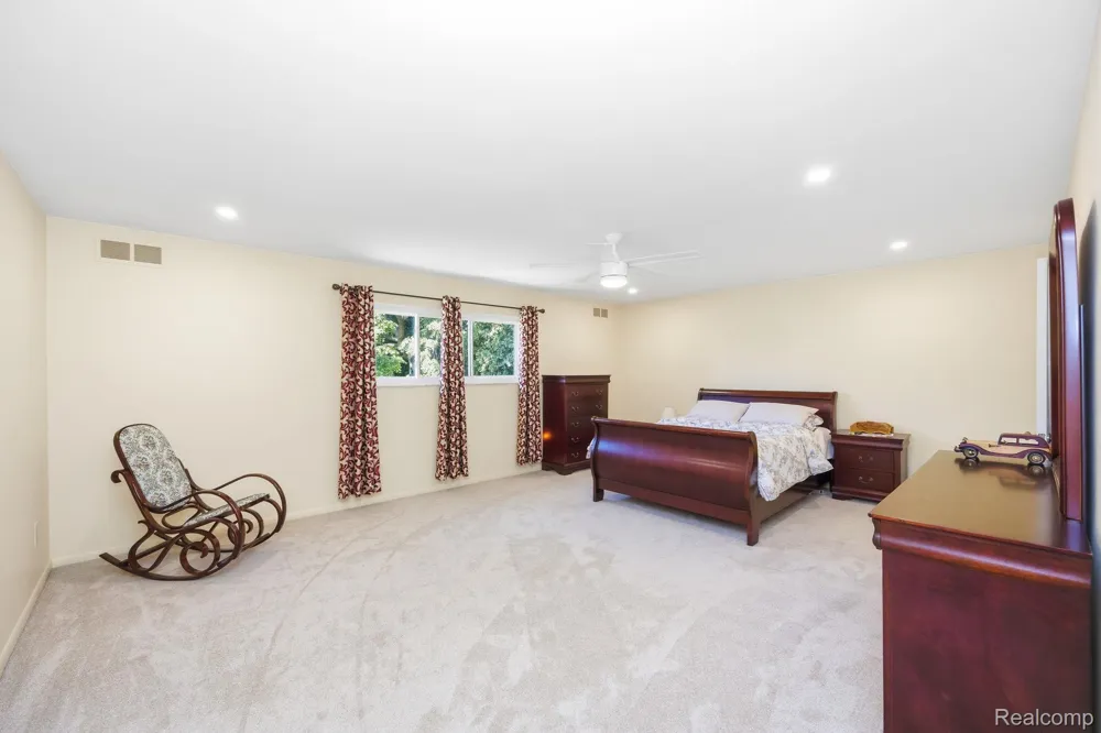 60 Stillmeadow Lane Grosse Pointe City, MI 48236