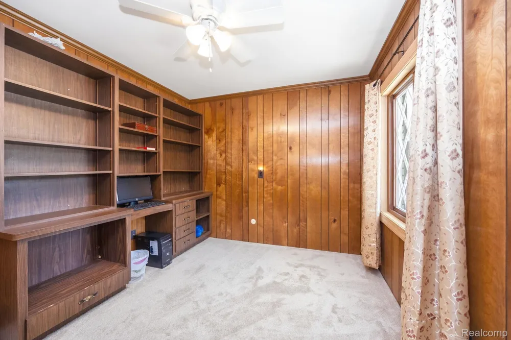 60 Stillmeadow Lane Grosse Pointe City, MI 48236