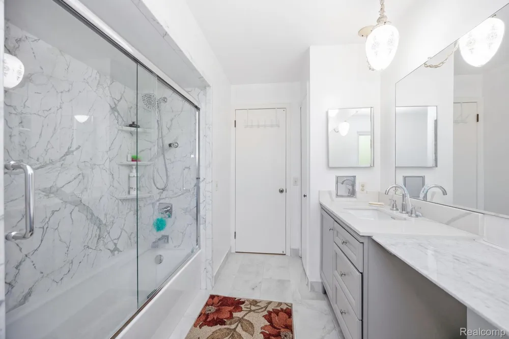 60 Stillmeadow Lane Grosse Pointe City, MI 48236