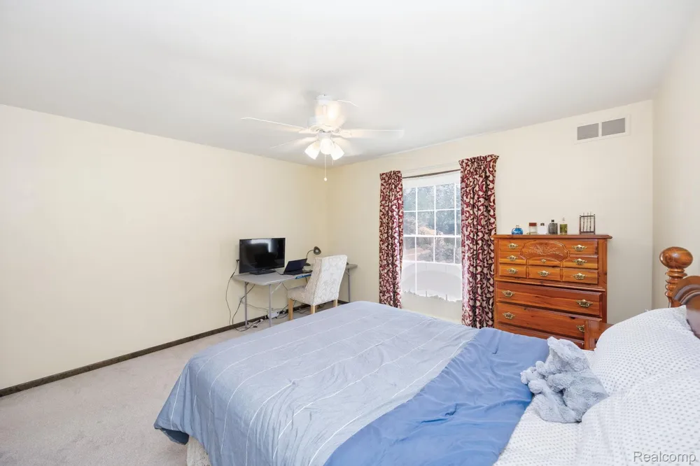 60 Stillmeadow Lane Grosse Pointe City, MI 48236