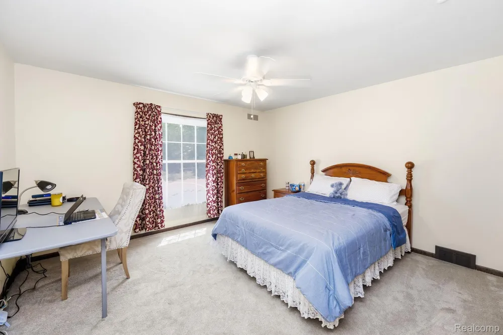 60 Stillmeadow Lane Grosse Pointe City, MI 48236