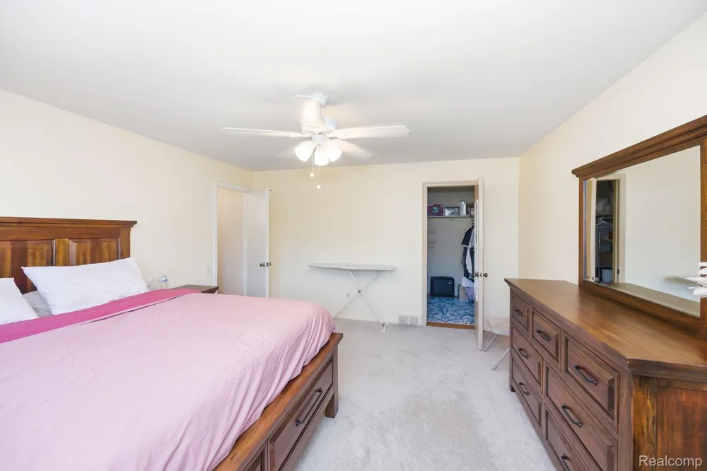 60 Stillmeadow Lane Grosse Pointe City, MI 48236