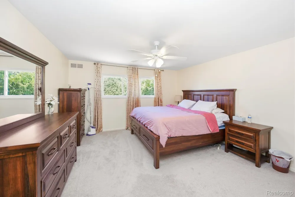 60 Stillmeadow Lane Grosse Pointe City, MI 48236