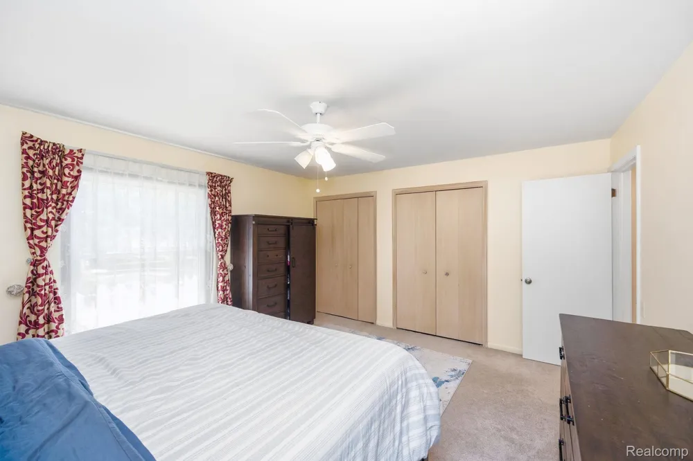 60 Stillmeadow Lane Grosse Pointe City, MI 48236