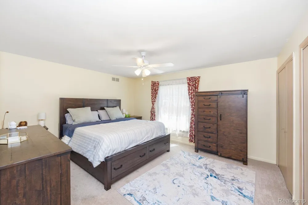 60 Stillmeadow Lane Grosse Pointe City, MI 48236