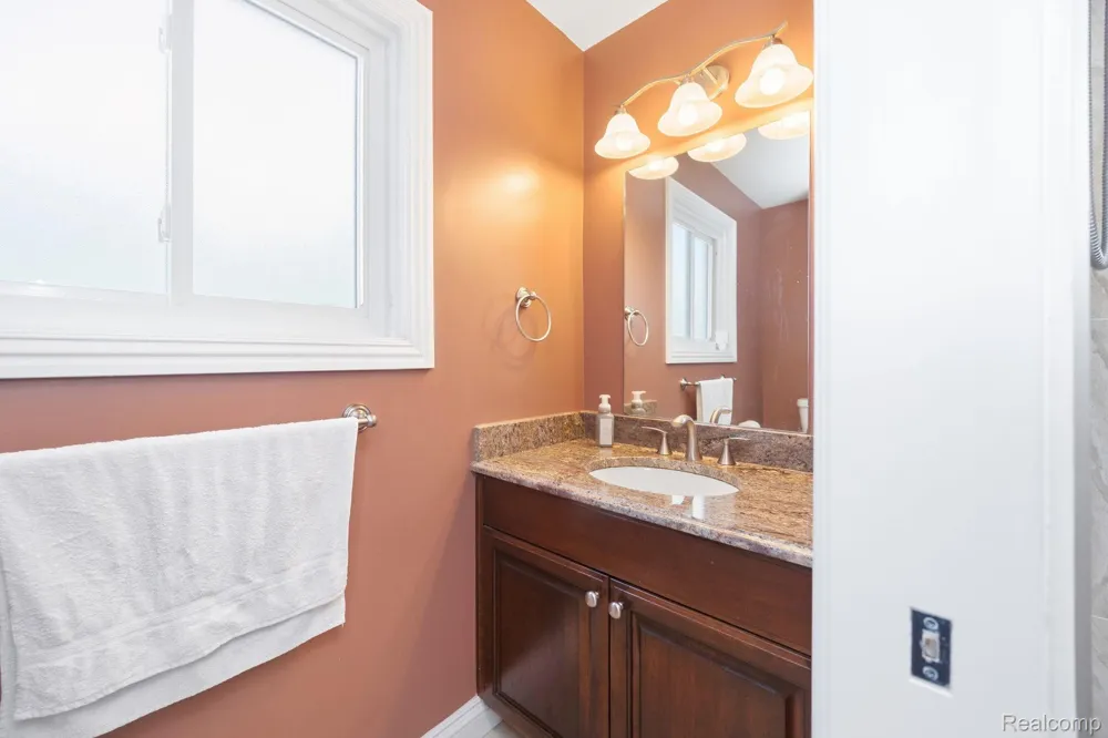 60 Stillmeadow Lane Grosse Pointe City, MI 48236