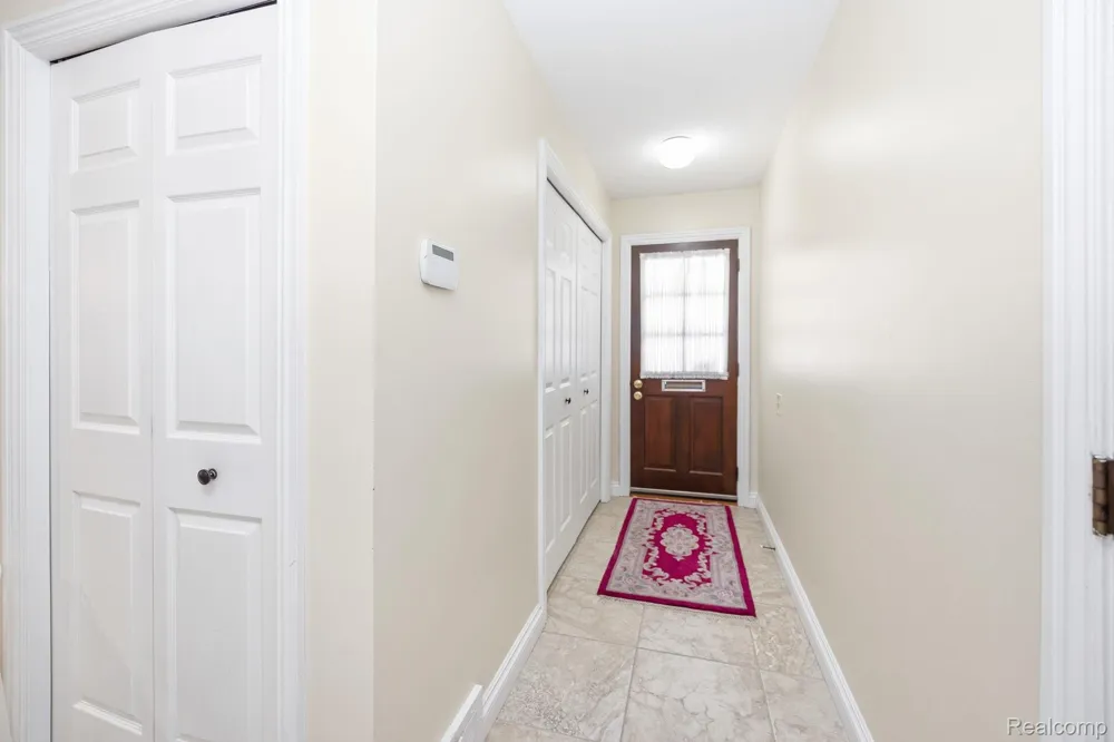 60 Stillmeadow Lane Grosse Pointe City, MI 48236