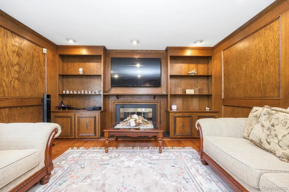 60 Stillmeadow Lane Grosse Pointe City, MI 48236