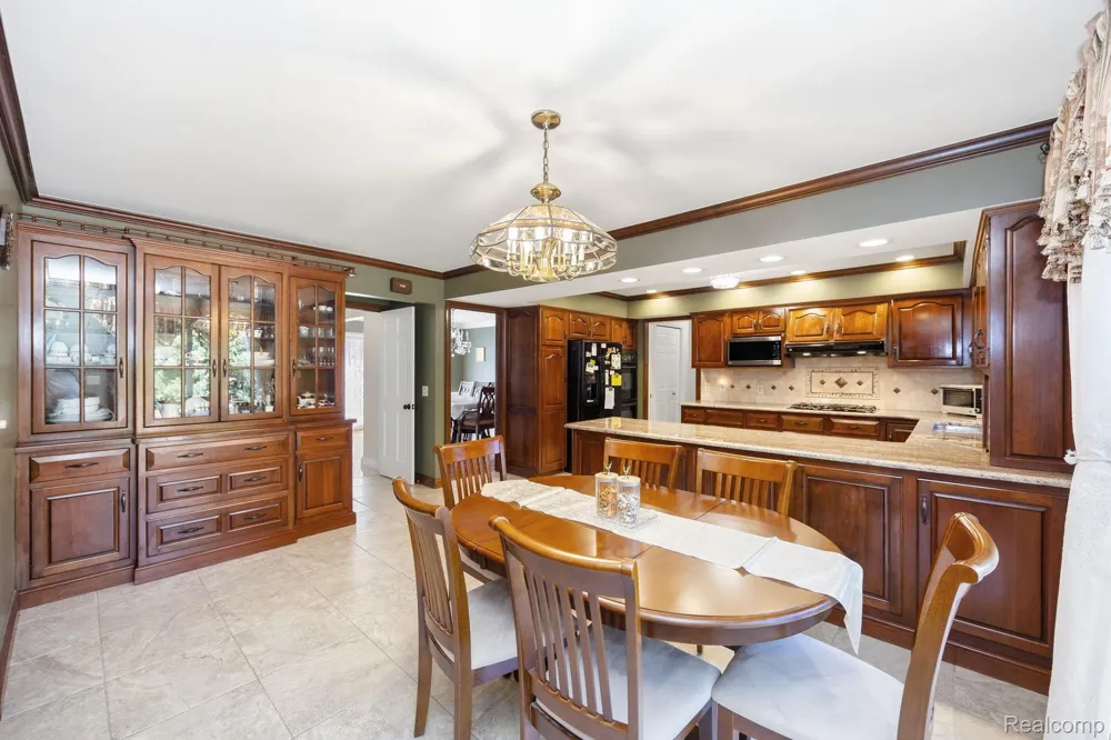 60 Stillmeadow Lane Grosse Pointe City, MI 48236