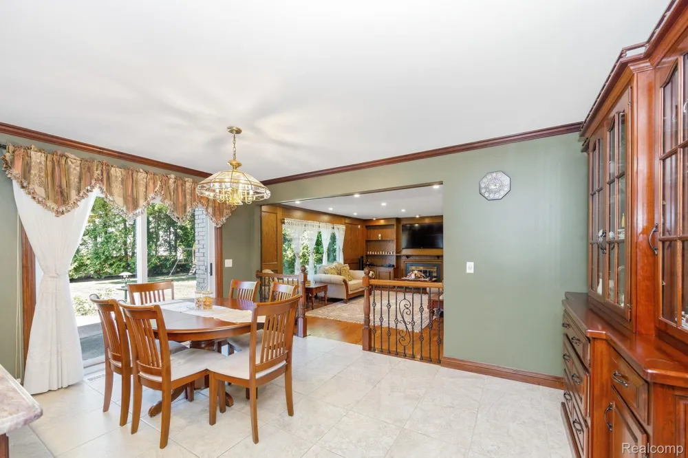 60 Stillmeadow Lane Grosse Pointe City, MI 48236