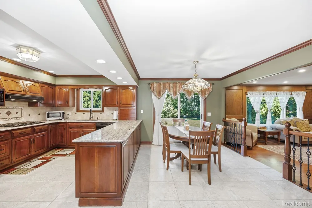 60 Stillmeadow Lane Grosse Pointe City, MI 48236