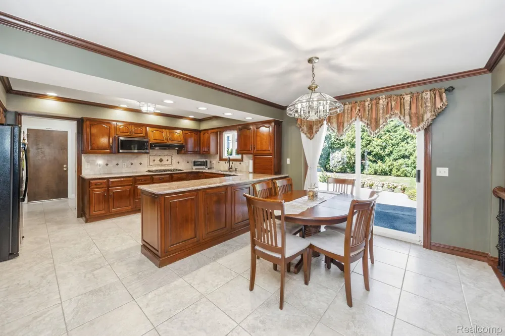 60 Stillmeadow Lane Grosse Pointe City, MI 48236