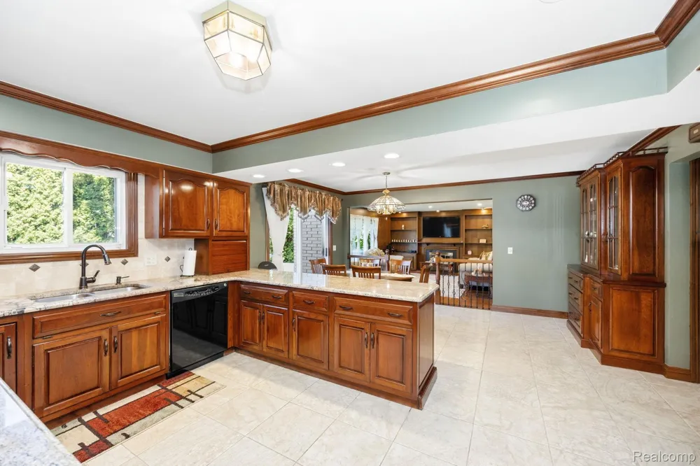 60 Stillmeadow Lane Grosse Pointe City, MI 48236