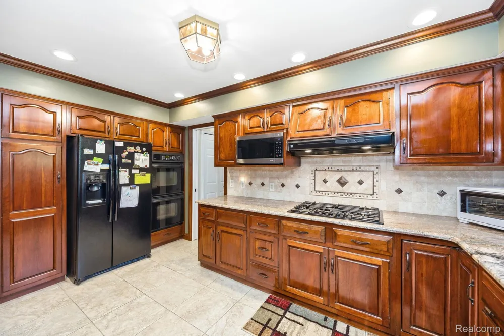 60 Stillmeadow Lane Grosse Pointe City, MI 48236
