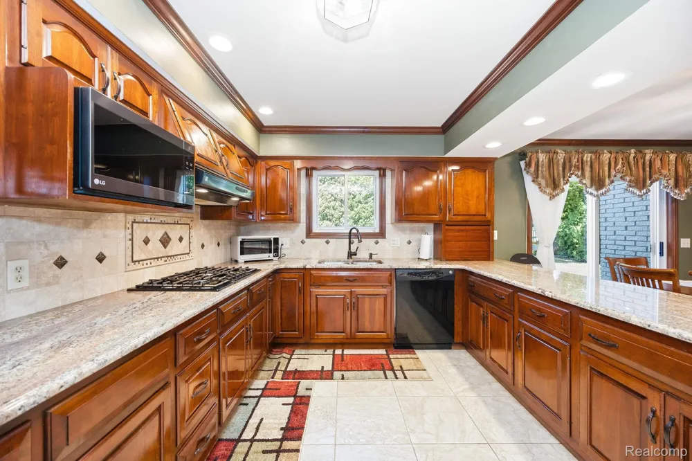 60 Stillmeadow Lane Grosse Pointe City, MI 48236