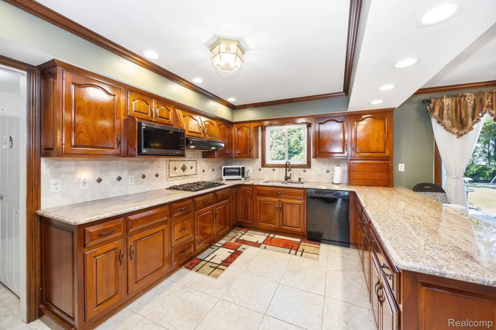 60 Stillmeadow Lane Grosse Pointe City, MI 48236