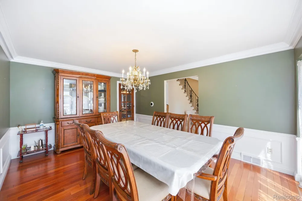 60 Stillmeadow Lane Grosse Pointe City, MI 48236