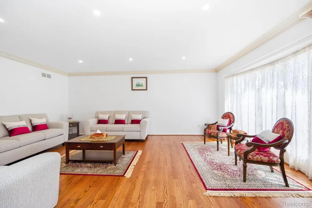 60 Stillmeadow Lane Grosse Pointe City, MI 48236