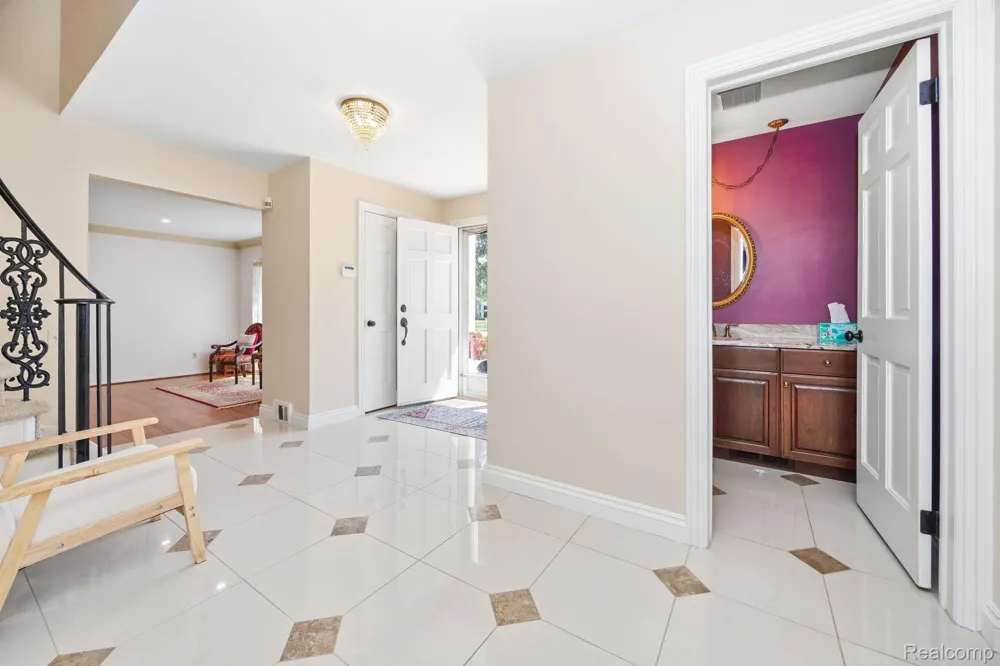 60 Stillmeadow Lane Grosse Pointe City, MI 48236