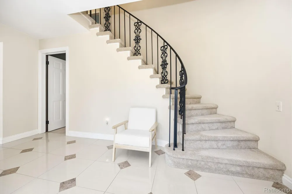 60 Stillmeadow Lane Grosse Pointe City, MI 48236