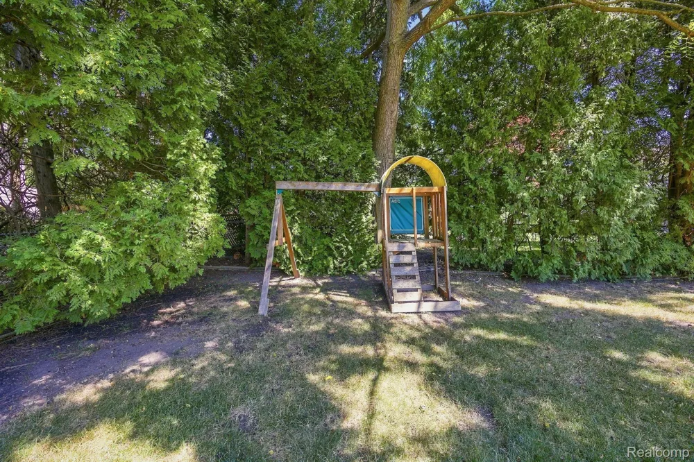 60 Stillmeadow Lane Grosse Pointe City, MI 48236