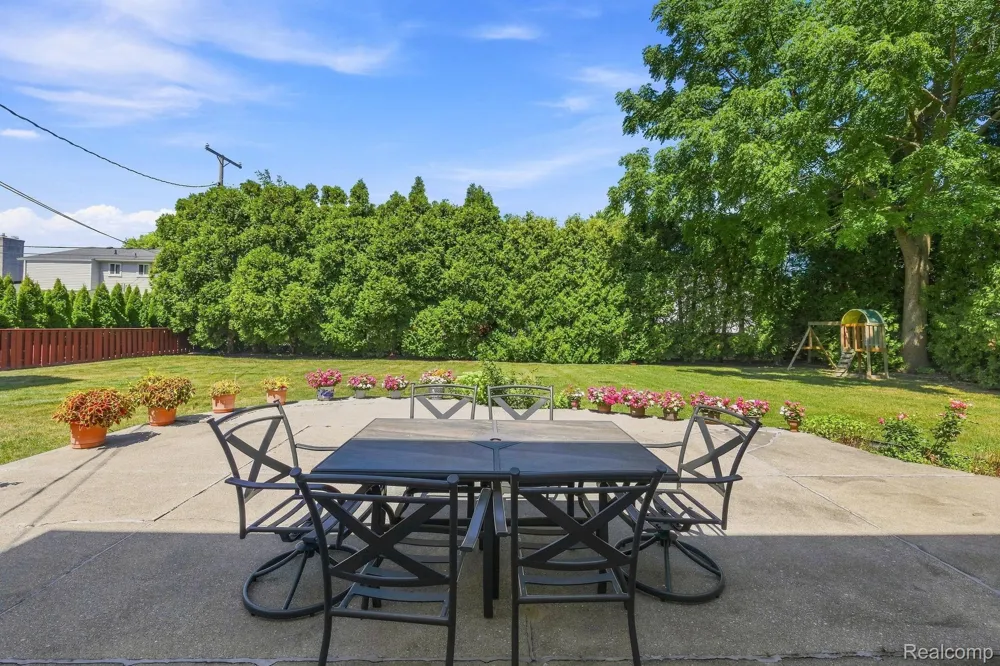 60 Stillmeadow Lane Grosse Pointe City, MI 48236