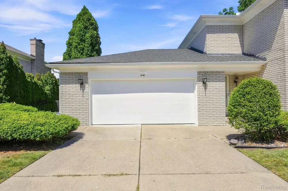60 Stillmeadow Lane Grosse Pointe City, MI 48236