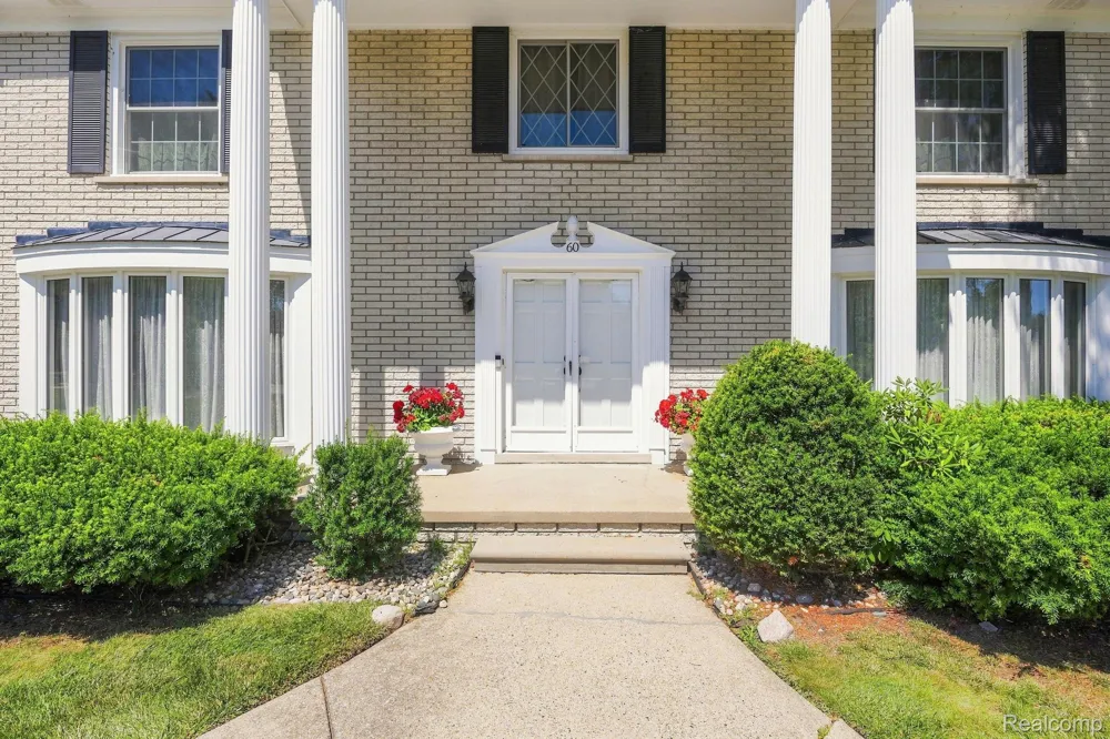60 Stillmeadow Lane Grosse Pointe City, MI 48236