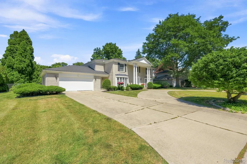 60 Stillmeadow Lane Grosse Pointe City, MI 48236