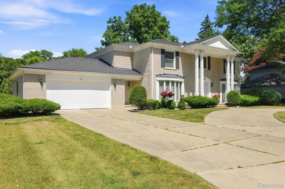 60 Stillmeadow Lane Grosse Pointe City, MI 48236